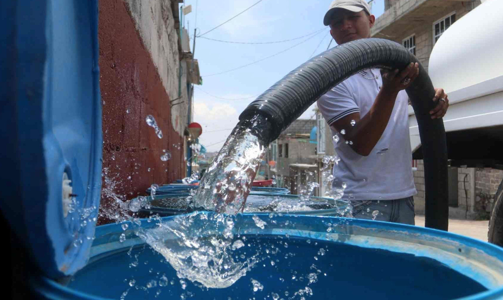 Exponen a deudores por servicio de agua en CDMX